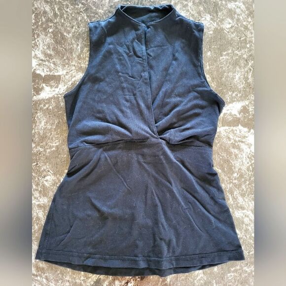 Size 2 Lululemon Hold-Tight Sleeveless Top & XS Ardene Sleeveless Crop Top - Picture 1 of 5